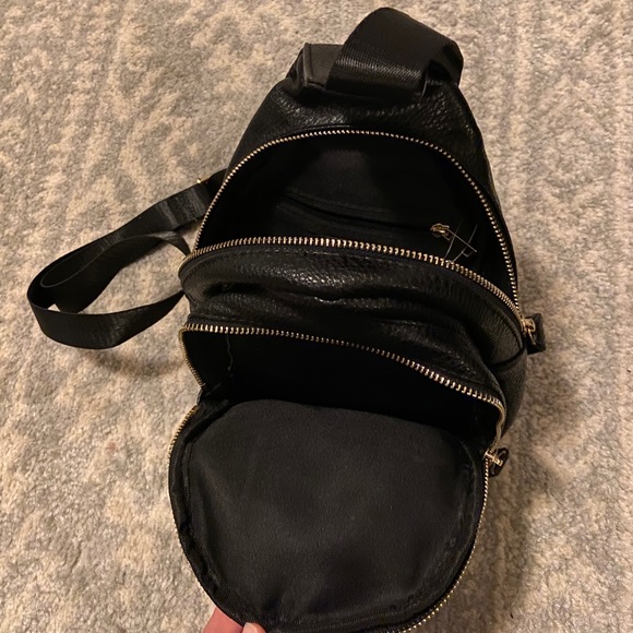 One shoulder backpack purse - Picture 2 of 4